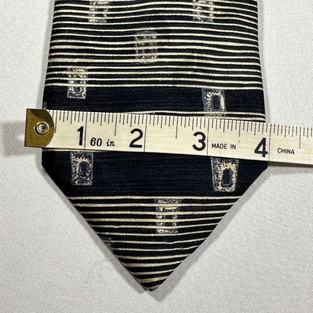 Men’s Geoffrey Beene Italian Silk Necktie​​​ - Picture 3 of 5